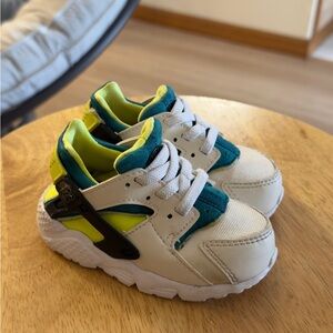 Nike Kids White and Green Sneakers